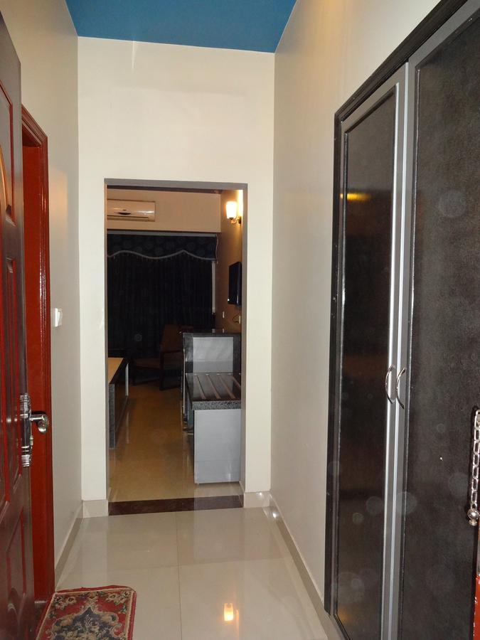 Hotel Sky Towers Karachi Exterior photo