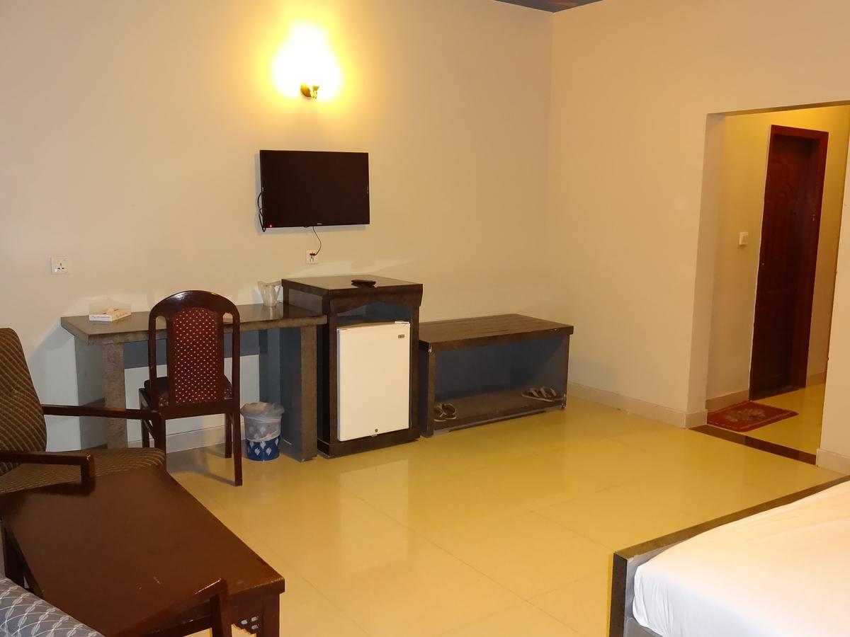 Hotel Sky Towers Karachi Exterior photo