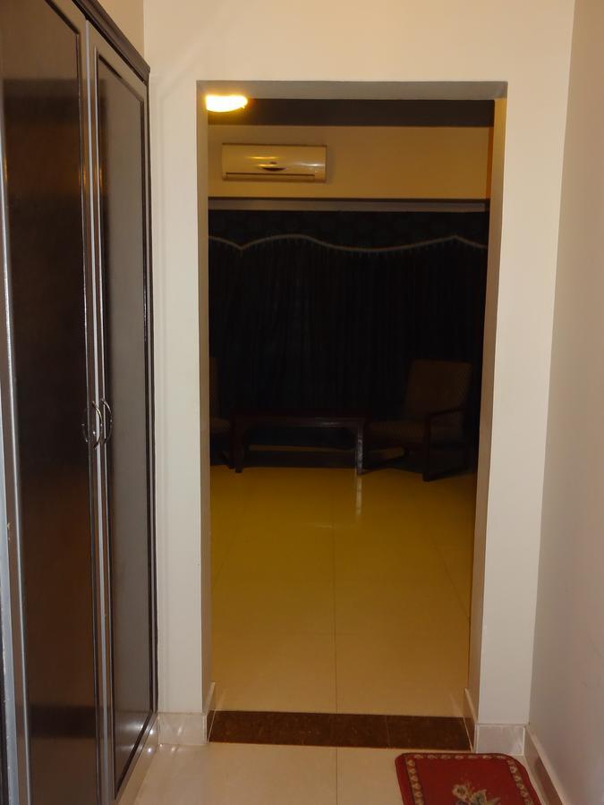 Hotel Sky Towers Karachi Exterior photo